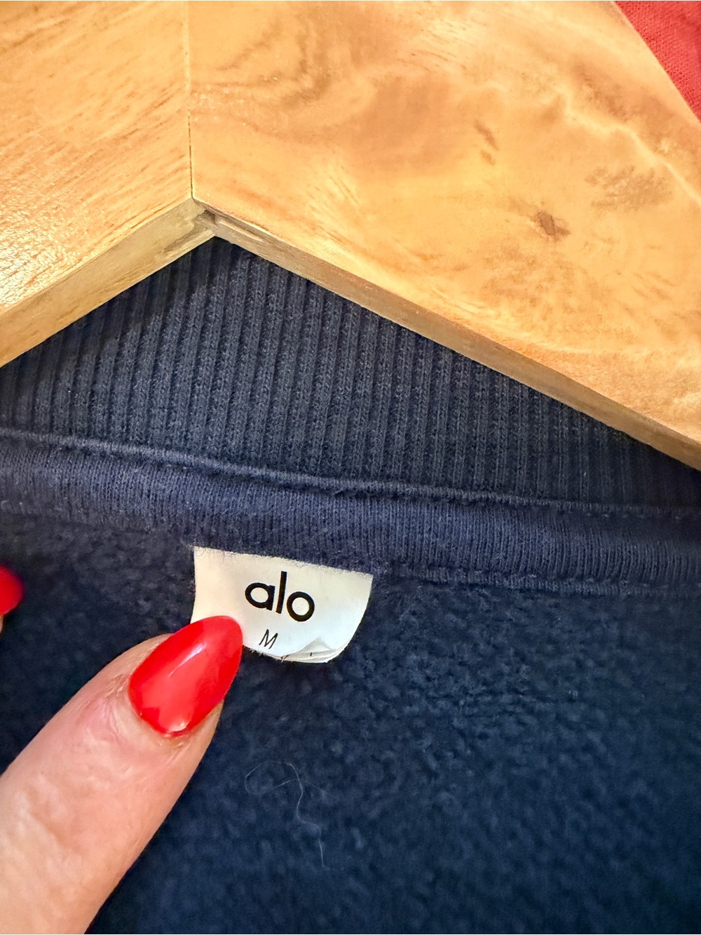 ALO Yoga Navy Cropped Accolade Sweatshirt - Picture 3 of 3